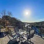 2-bedroom Riverside Retreat - Spectacular Views *