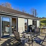 2-bedroom Riverside Retreat - Spectacular Views
