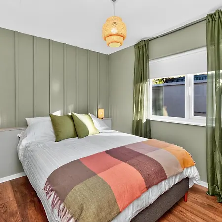 Feriehus 2-bedroom Riverside Retreat - Spectacular Views