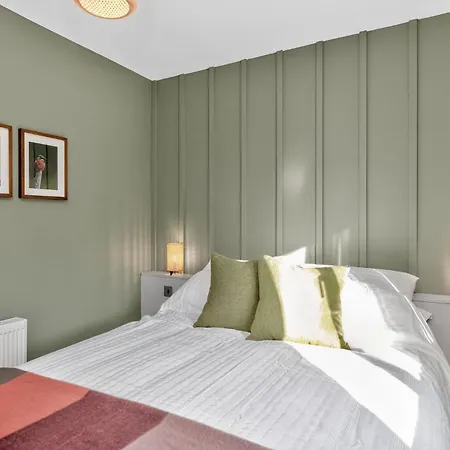 Feriehus 2-bedroom Riverside Retreat - Spectacular Views