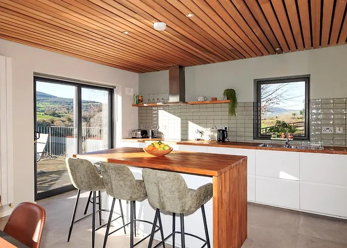 2-bedroom Riverside Retreat - Spectacular Views * Graiguenamanagh