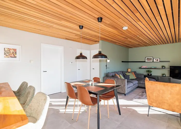 2-bedroom Riverside Retreat - Spectacular Views