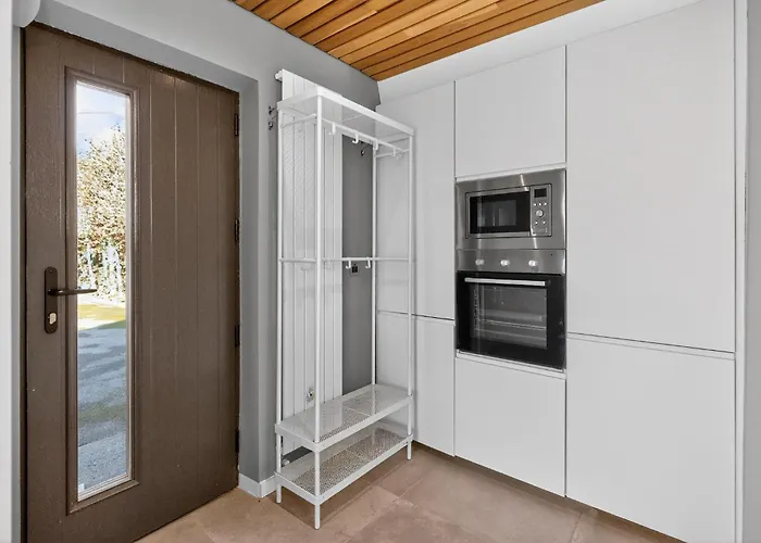 2-bedroom Riverside Retreat - Spectacular Views * Graiguenamanagh