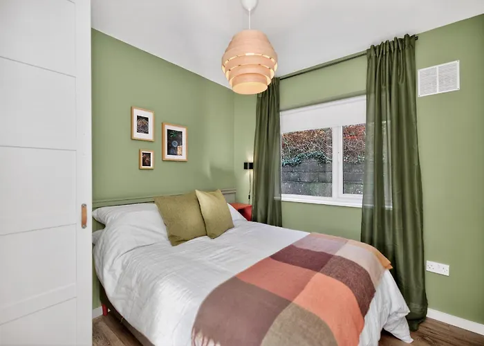 2-bedroom Riverside Retreat - Spectacular Views *