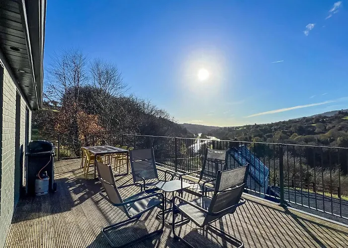 2-bedroom Riverside Retreat - Spectacular Views *