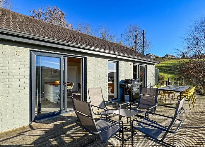 2-bedroom Riverside Retreat - Spectacular Views