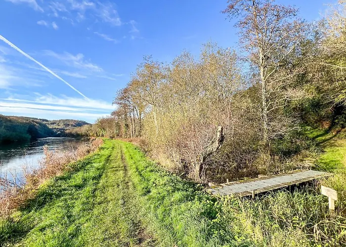 2-bedroom Riverside Retreat - Spectacular Views